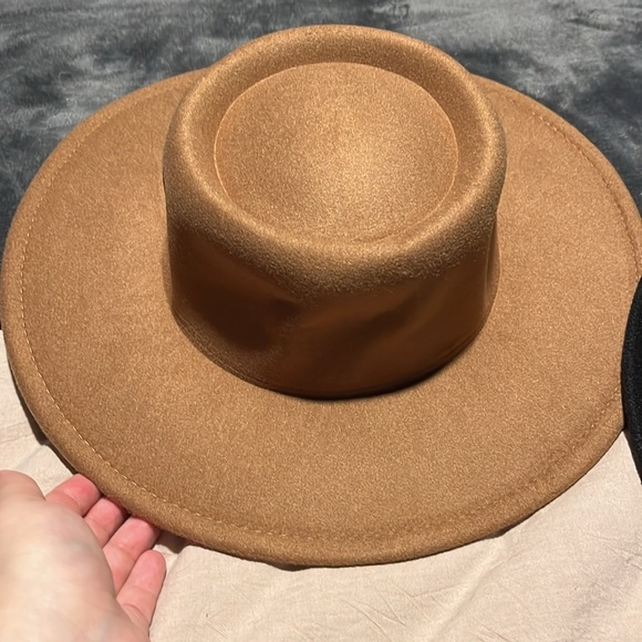 Three fall style hats brand new with out tags - Picture 6 of 8